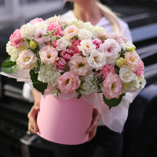 Pink box with mix flowers