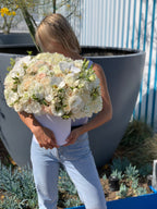Caja N.23 Arreglo blanco con hermosas orquídeas