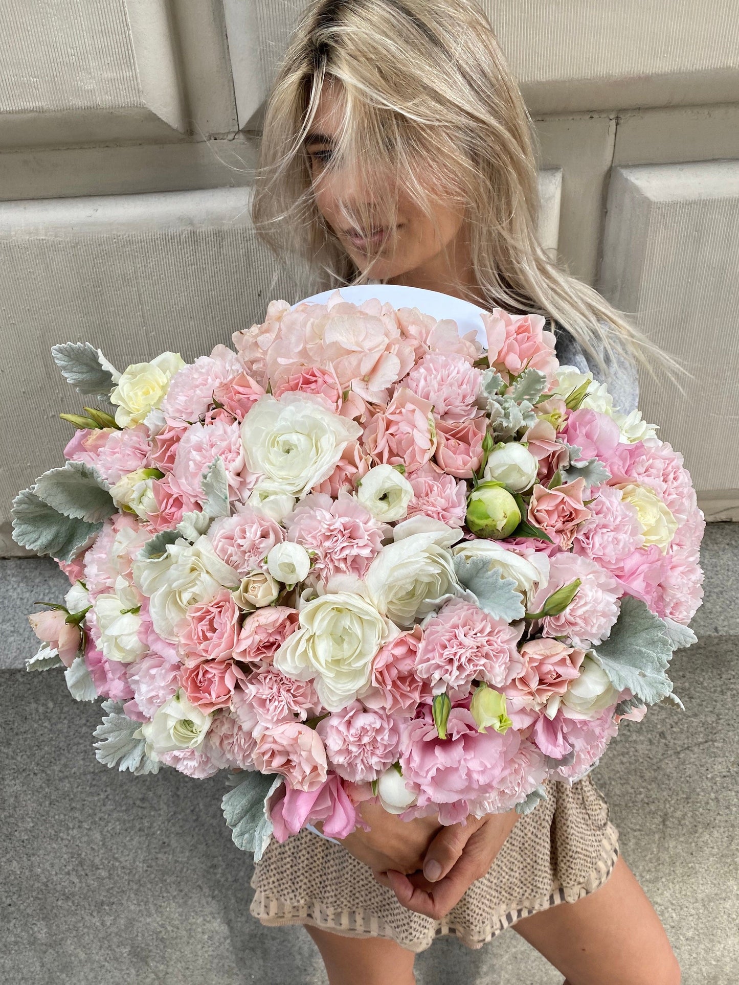 Load image into Gallery viewer, Box N.25 Flowers arrangement in soft pink colors with hydrangea, ranunculus and carnations
