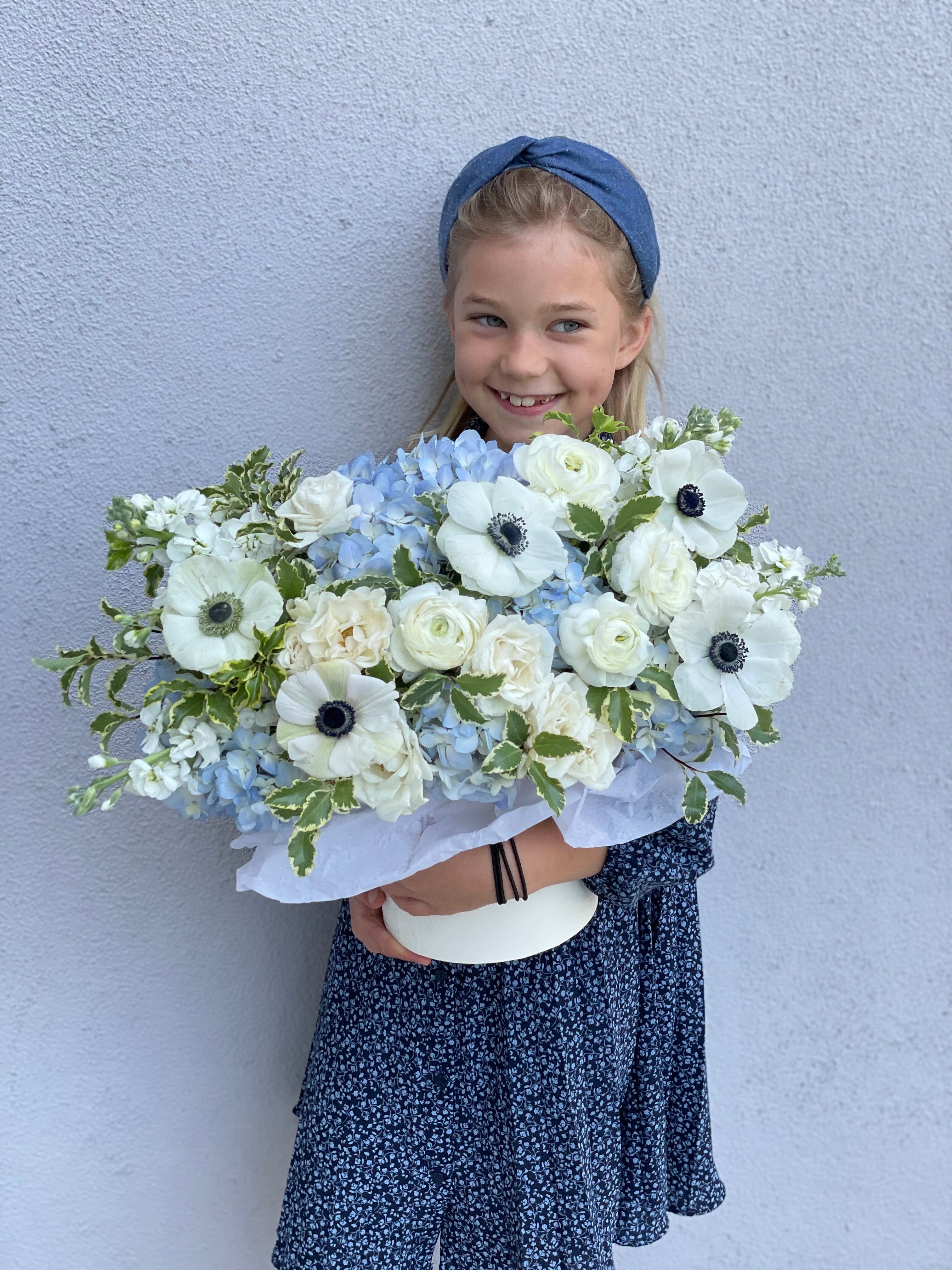 Box N.2 Blue Hydrangea, Garden Roses & Anemones