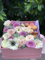 Gift box Flowers and macaroons