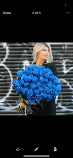 Ramo de rosas de color azul diamante