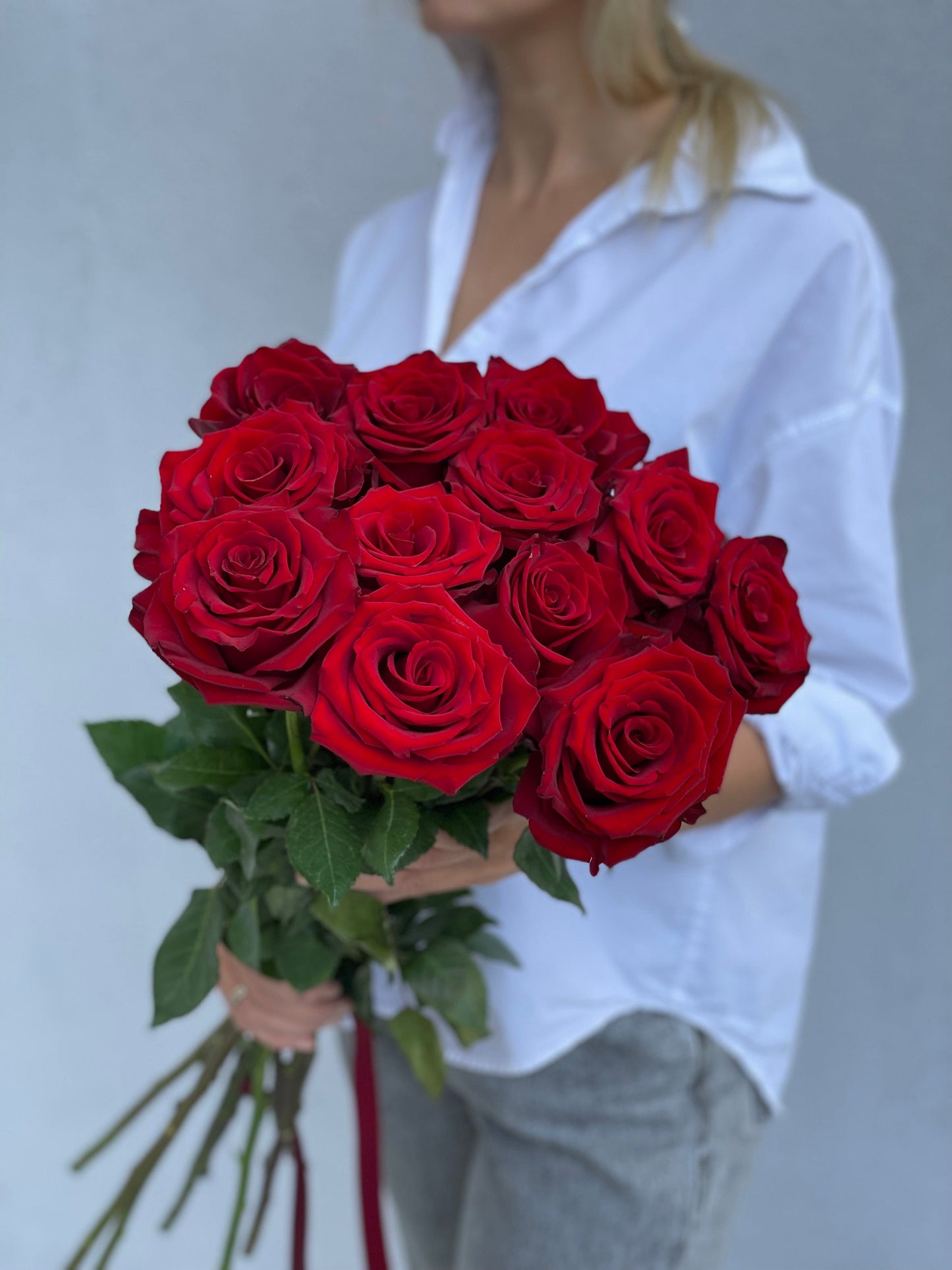 Dozen red roses