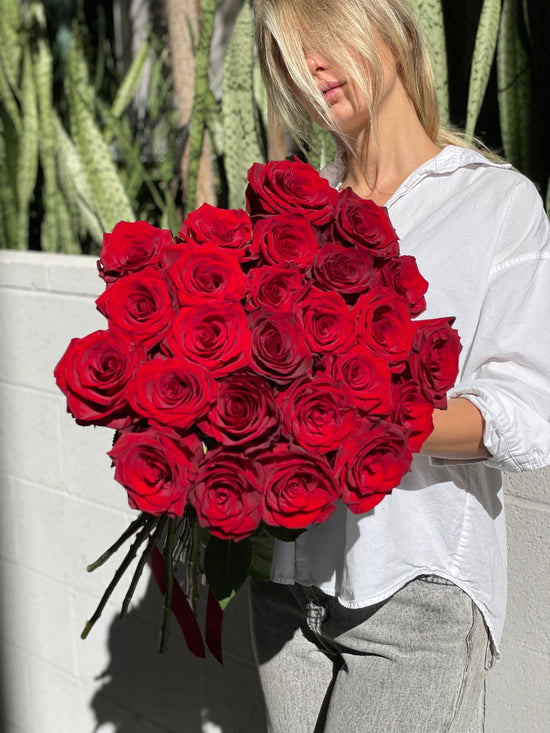 Load image into Gallery viewer, 25 gorgeous red roses
