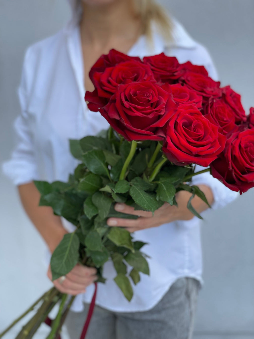 Dozen red roses