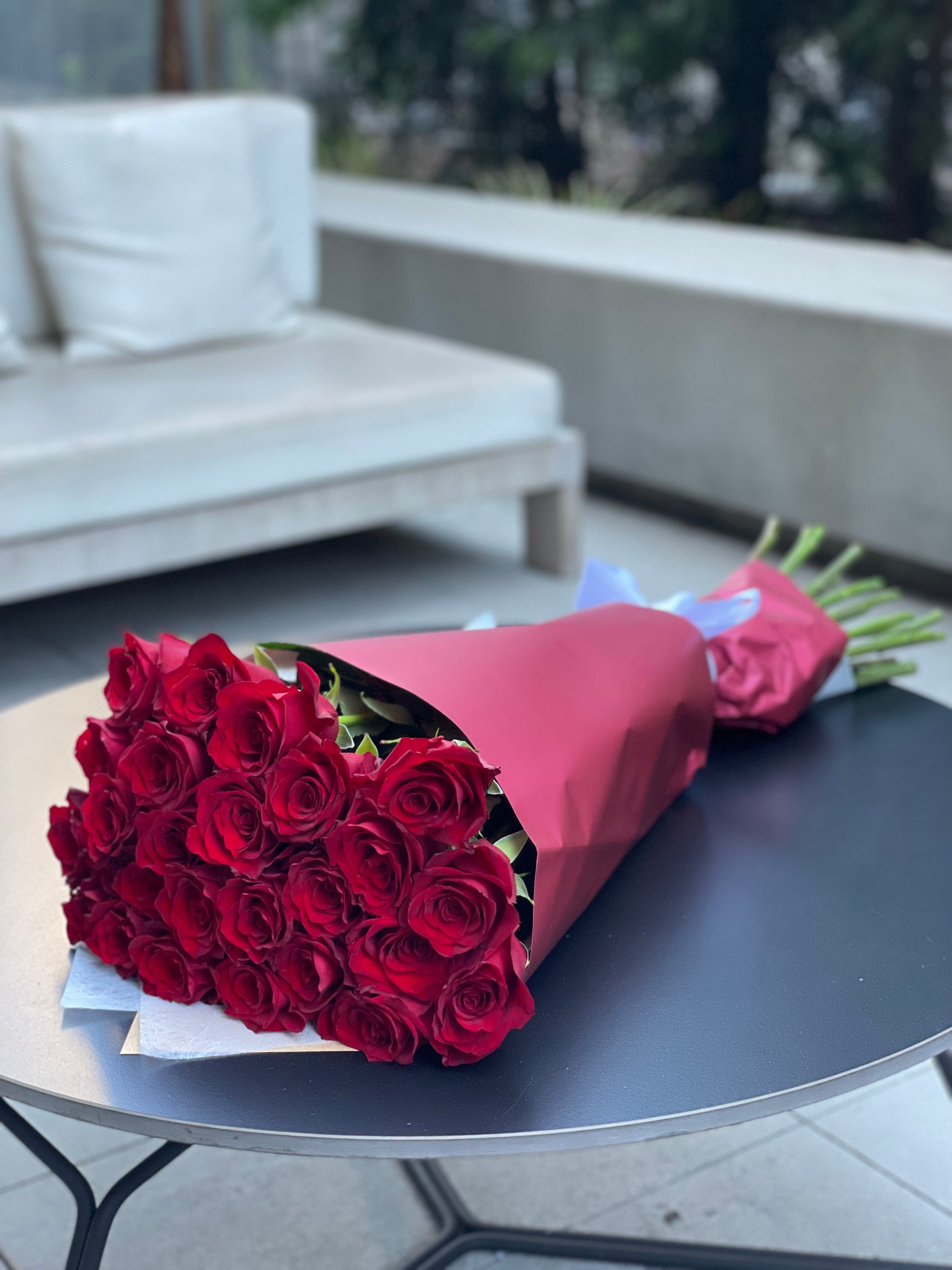 Bouquet of 25 stunning long stem red roses