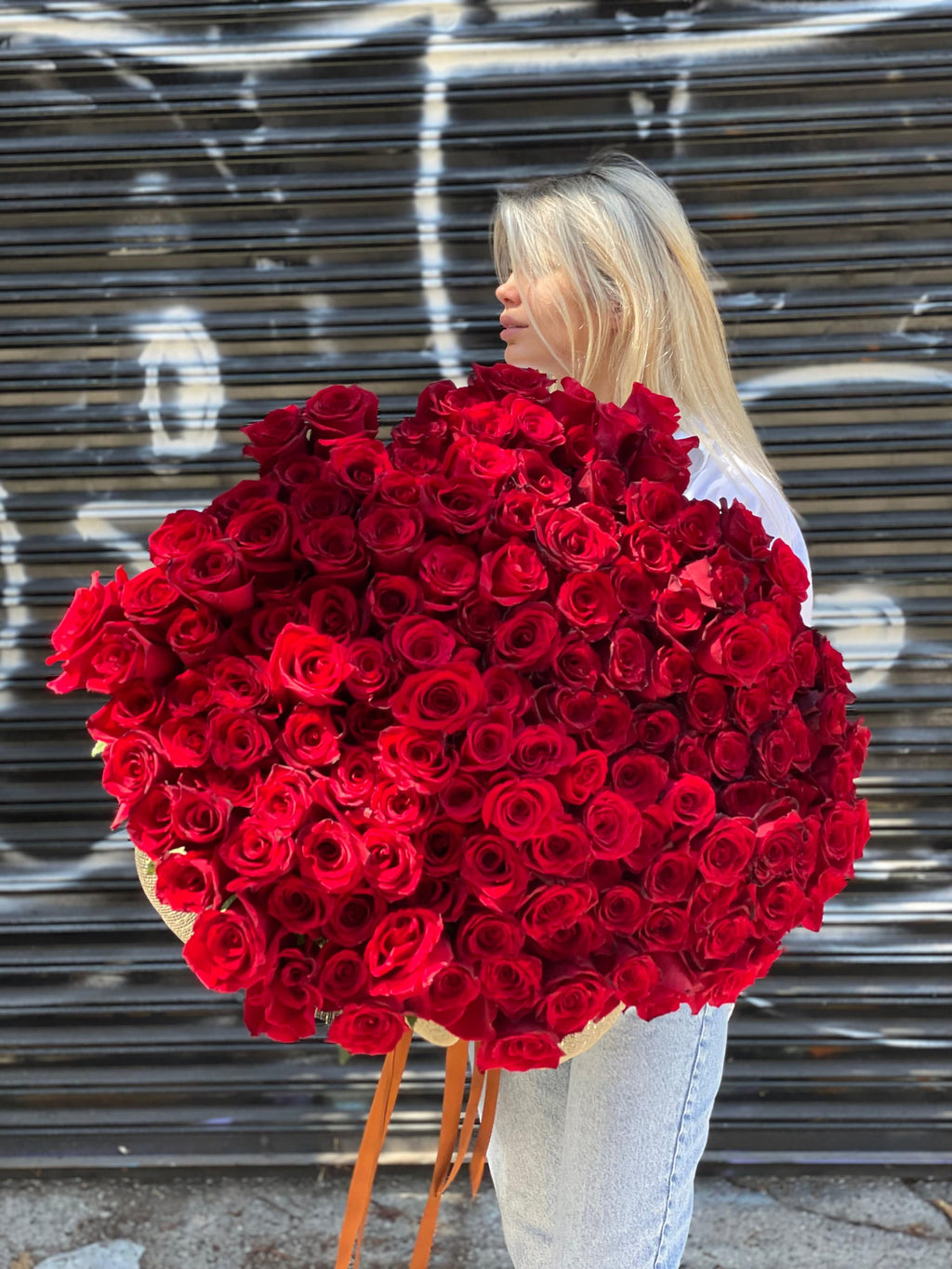 100 gorgeous red roses