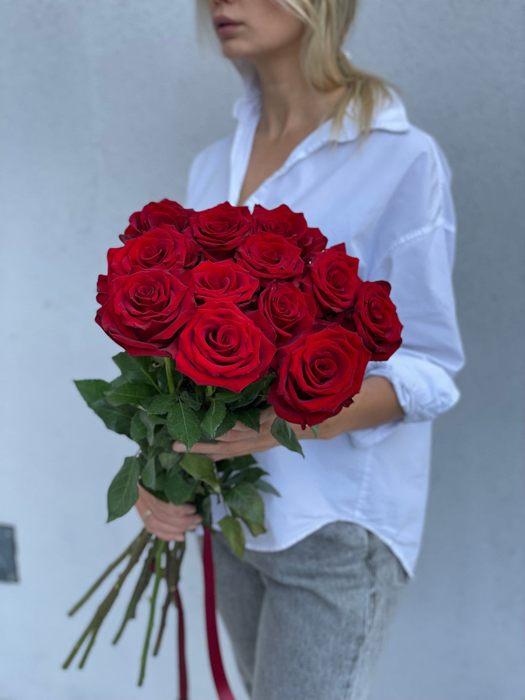 Dozen red roses