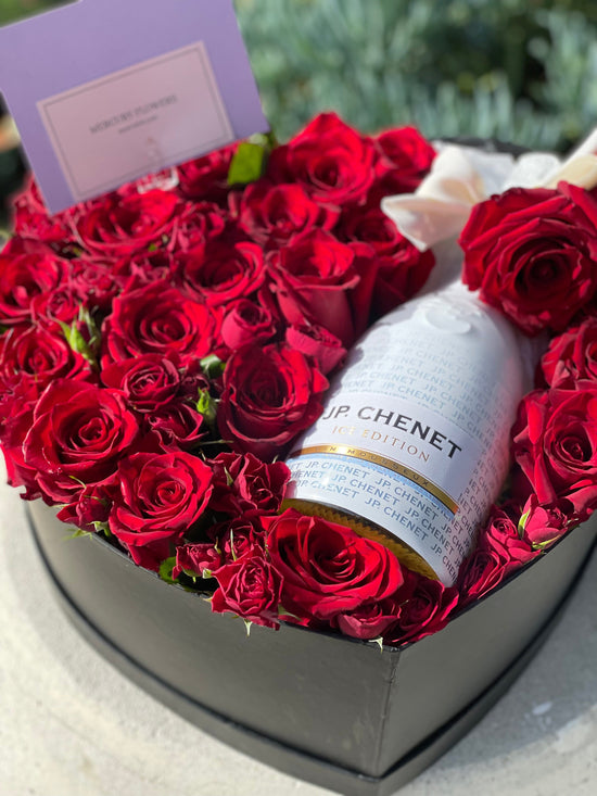 Gift box N.2 Chic box with red roses and bottle of champagne