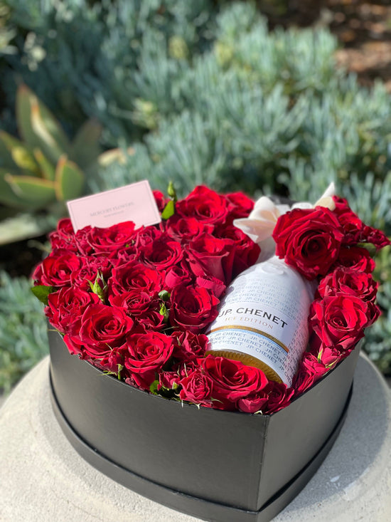 Gift box N.2 Chic box with red roses and bottle of champagne