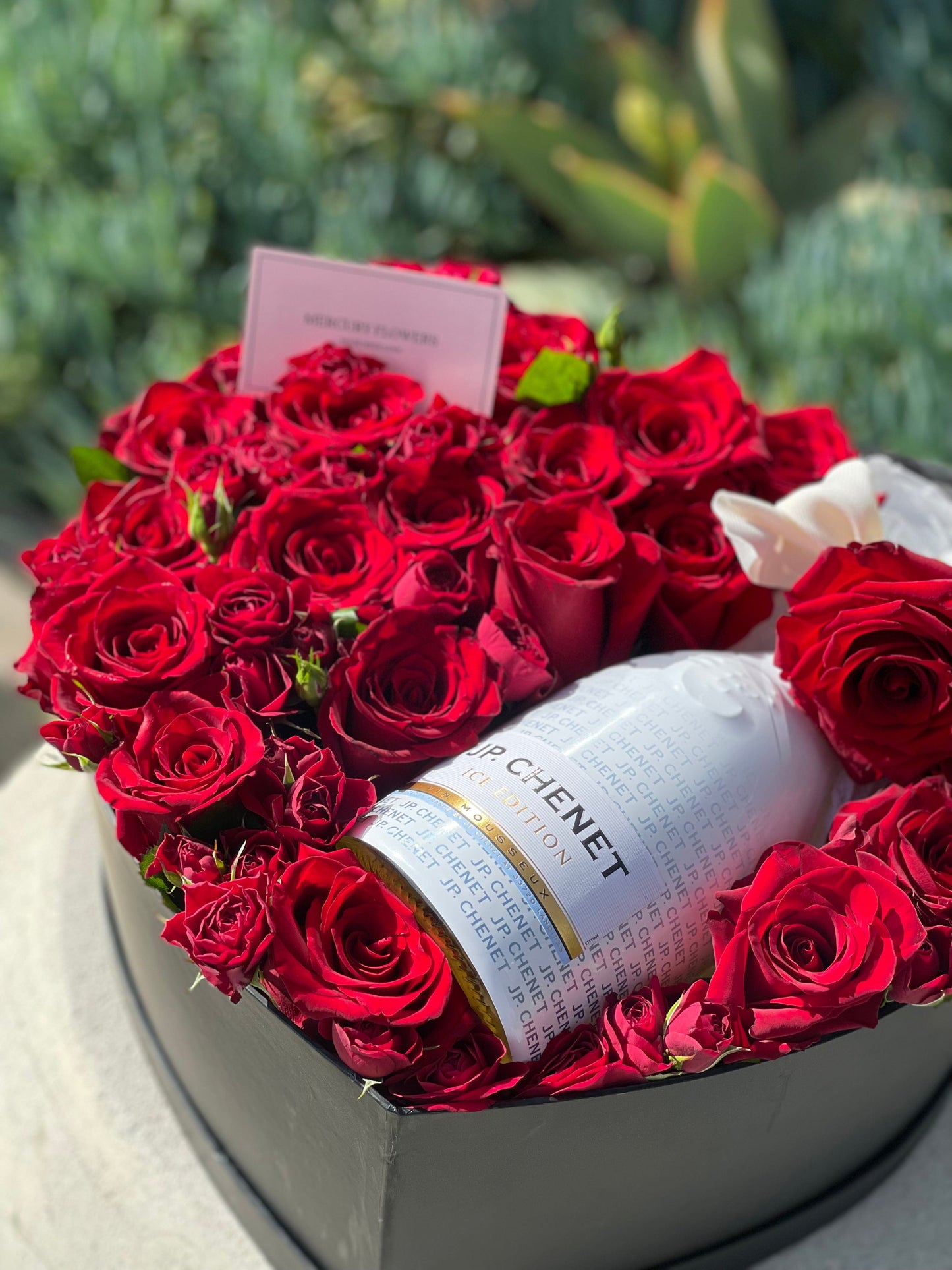 Gift box N.2 Chic box with red roses and bottle of champagne