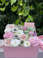 Gift box Flowers and macaroons