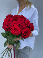 Dozen red roses