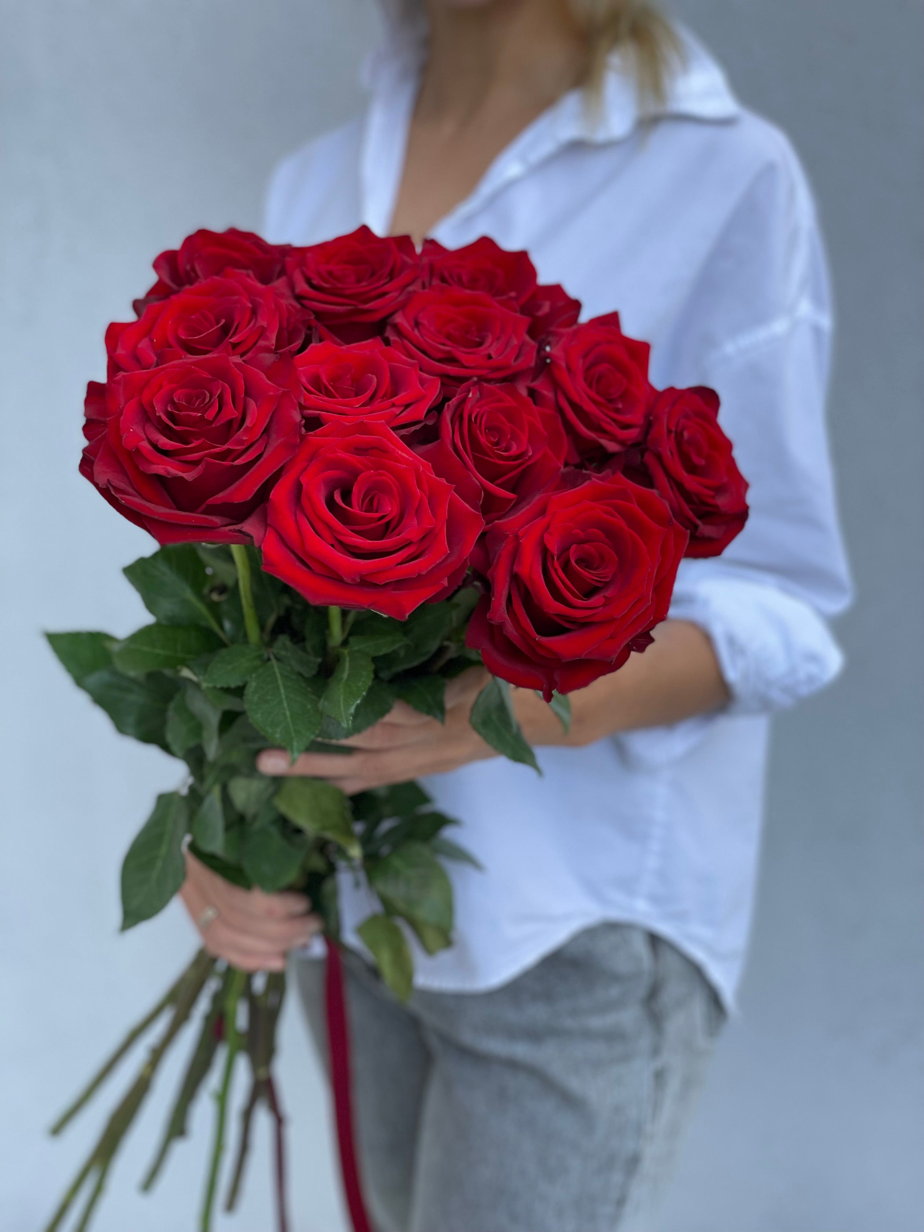 Dozen red roses