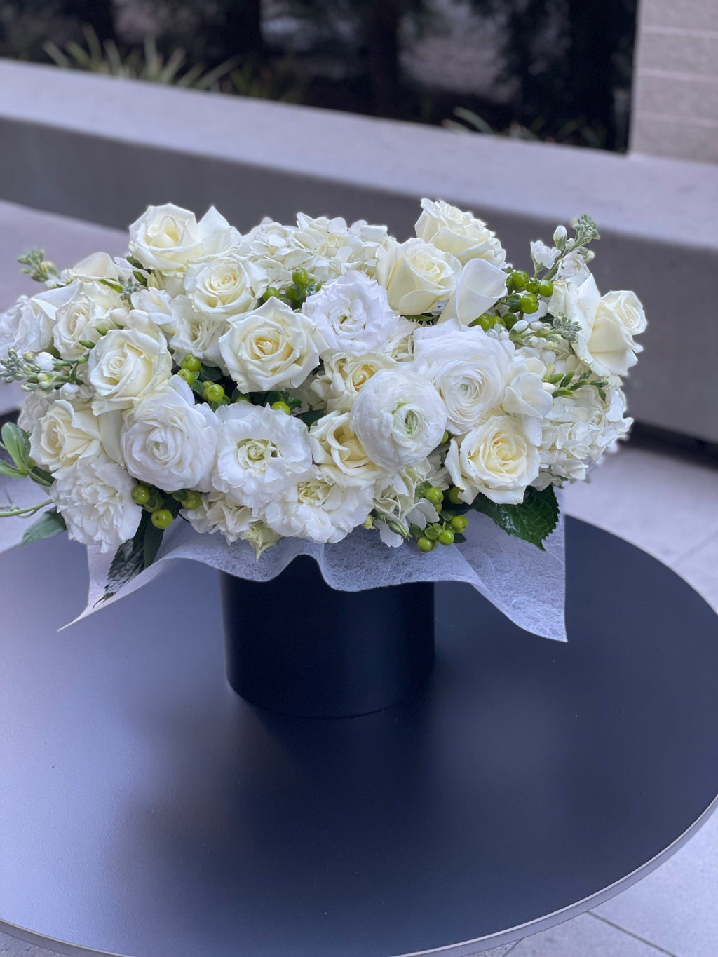 Box N.55 black box with white flowers and greenery