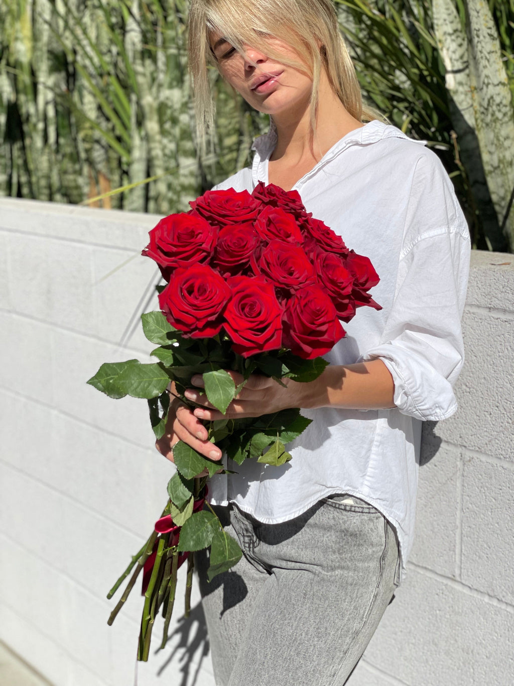 Dozen red roses