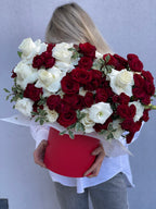 Mix of white and red roses