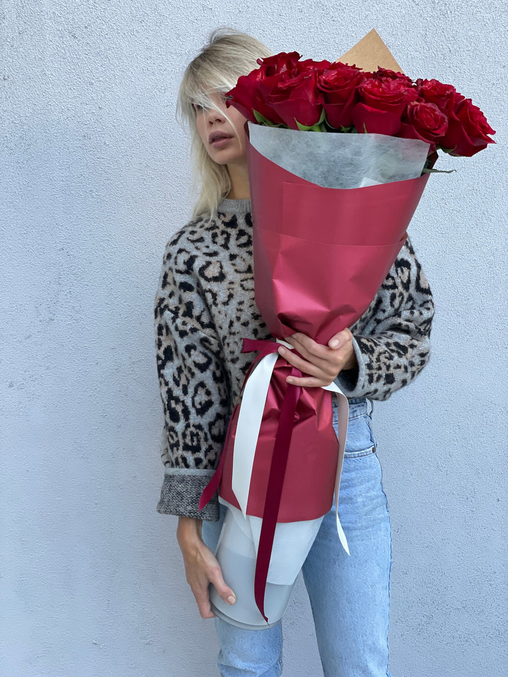 Bouquet of 25 stunning long stem red roses
