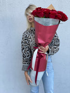 Bouquet of 25 stunning long stem red roses