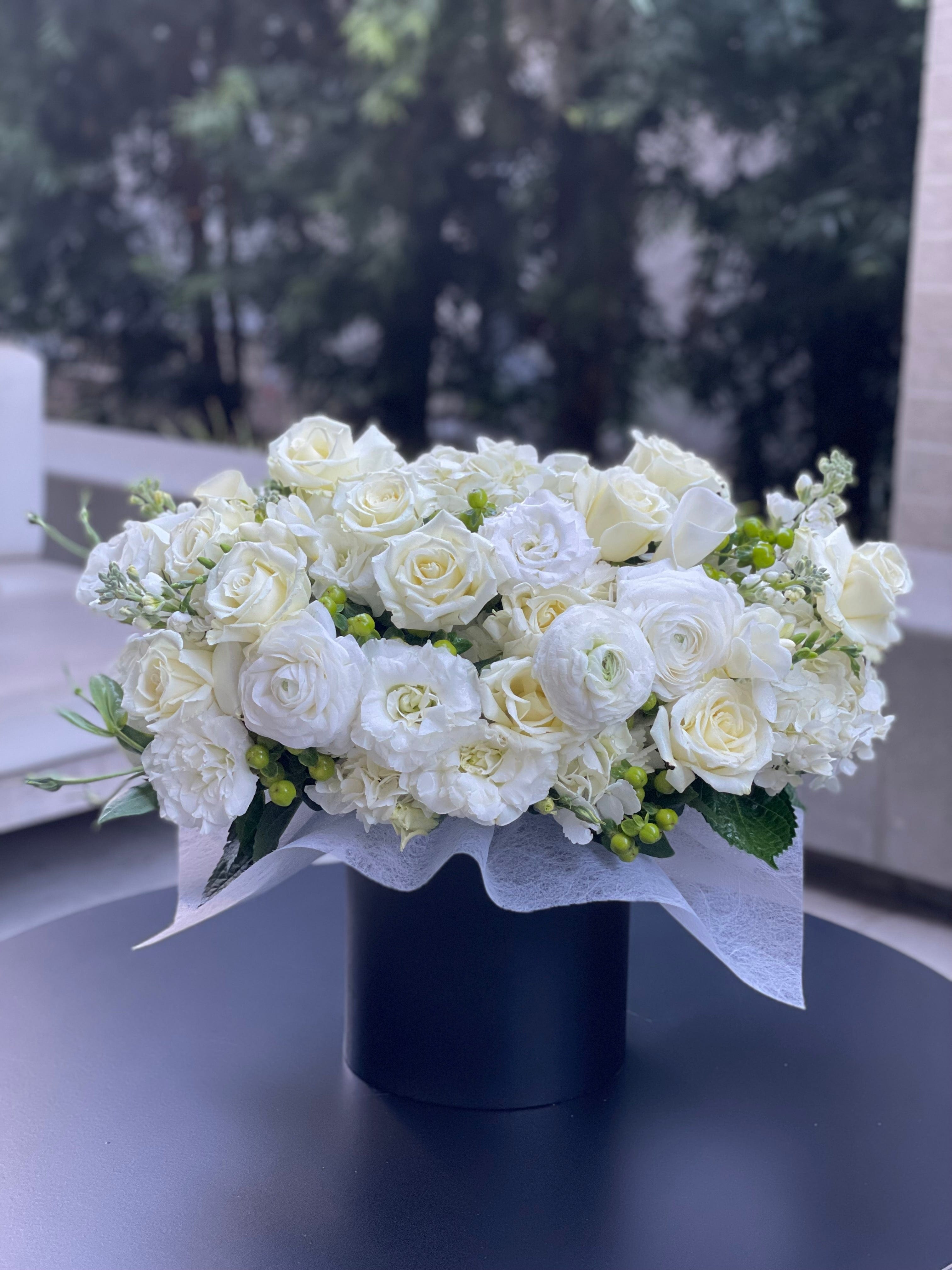 Box N.55 black box with white flowers and greenery