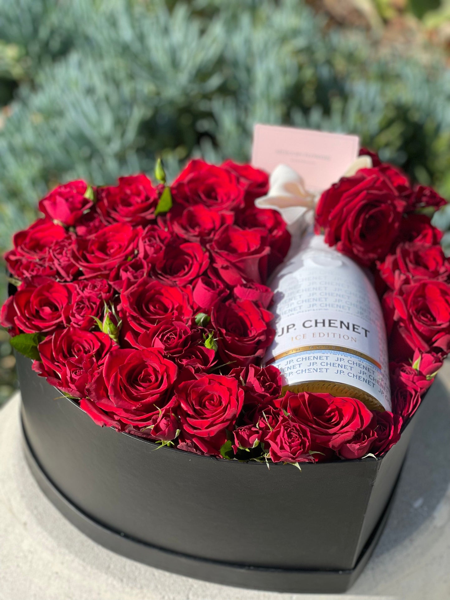 Gift box N.2 Chic box with red roses and bottle of champagne