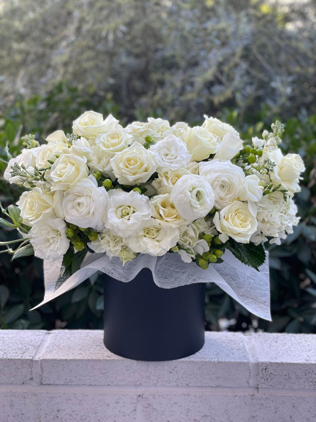 Box N.55 black box with white flowers and greenery
