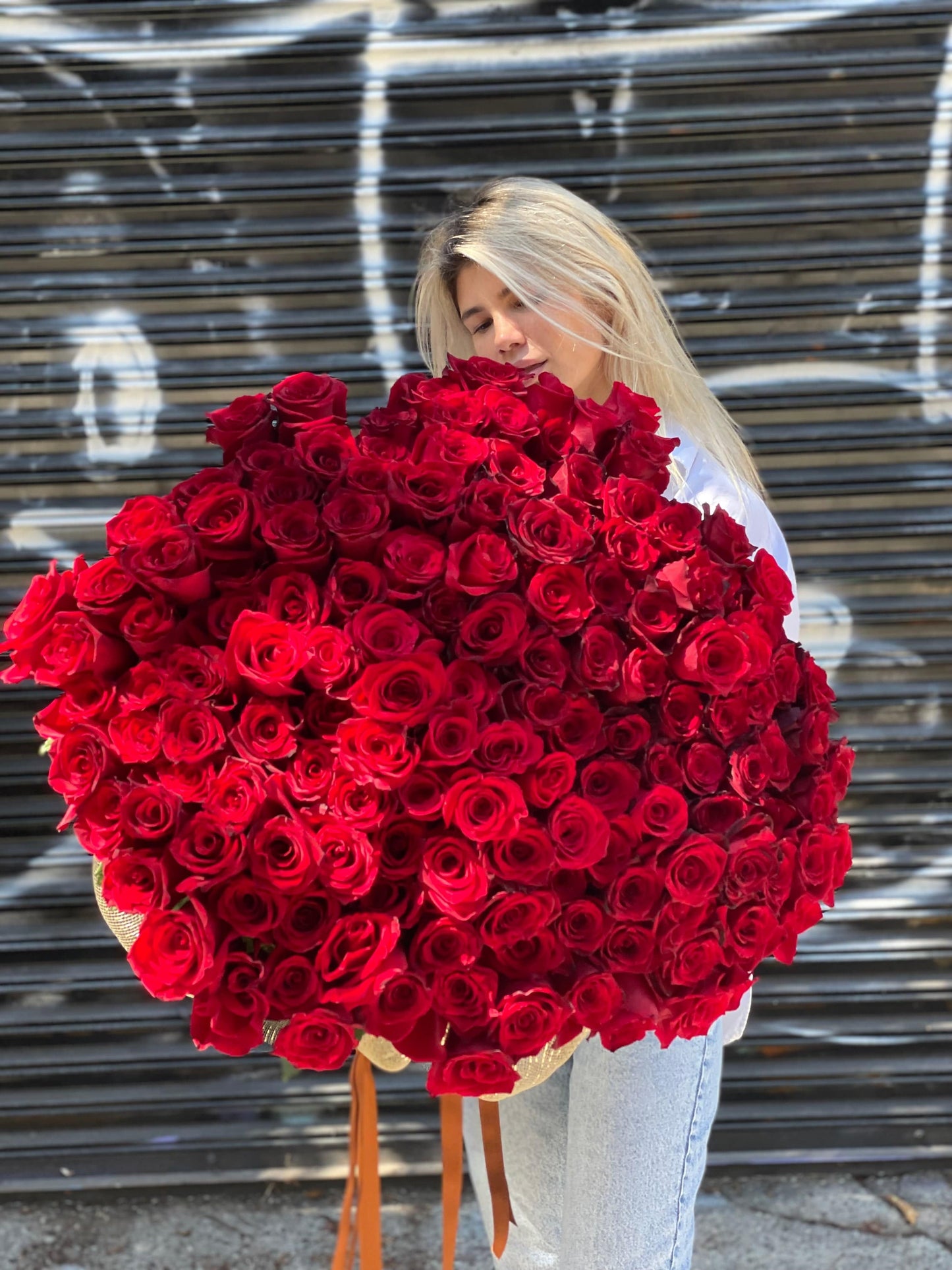 100 gorgeous red roses