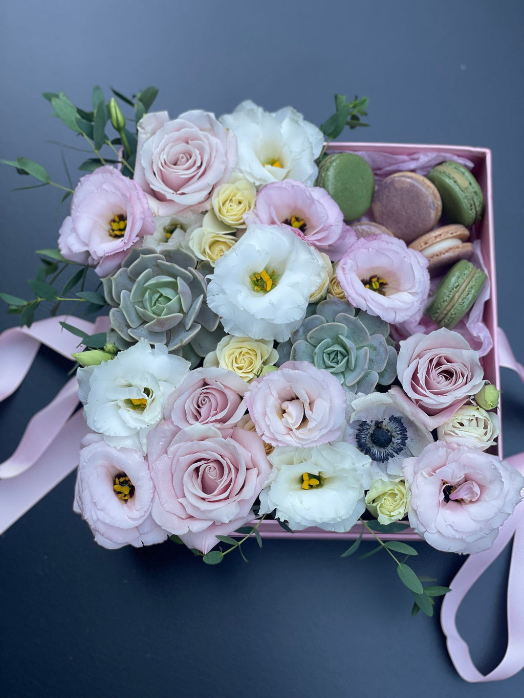 Gift box Flowers and macaroons