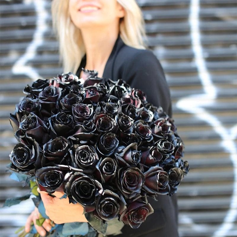 Load image into Gallery viewer, Bouquet of black roses
