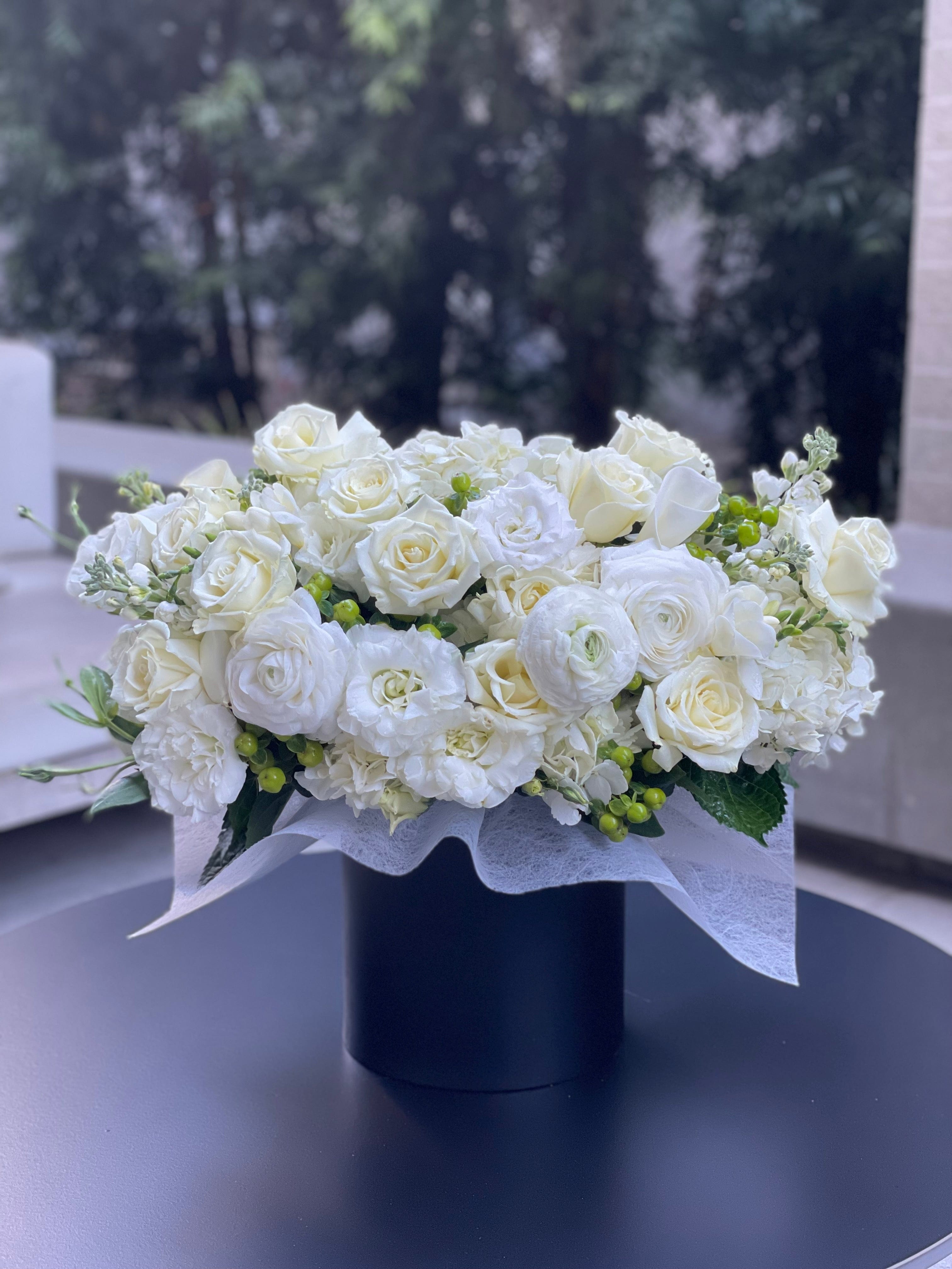 Box N.55 black box with white flowers and greenery