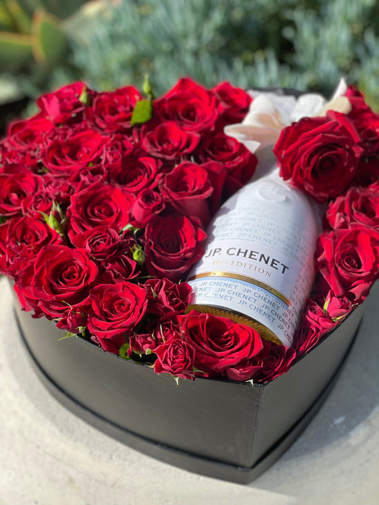 Gift box N.2 Chic box with red roses and bottle of champagne