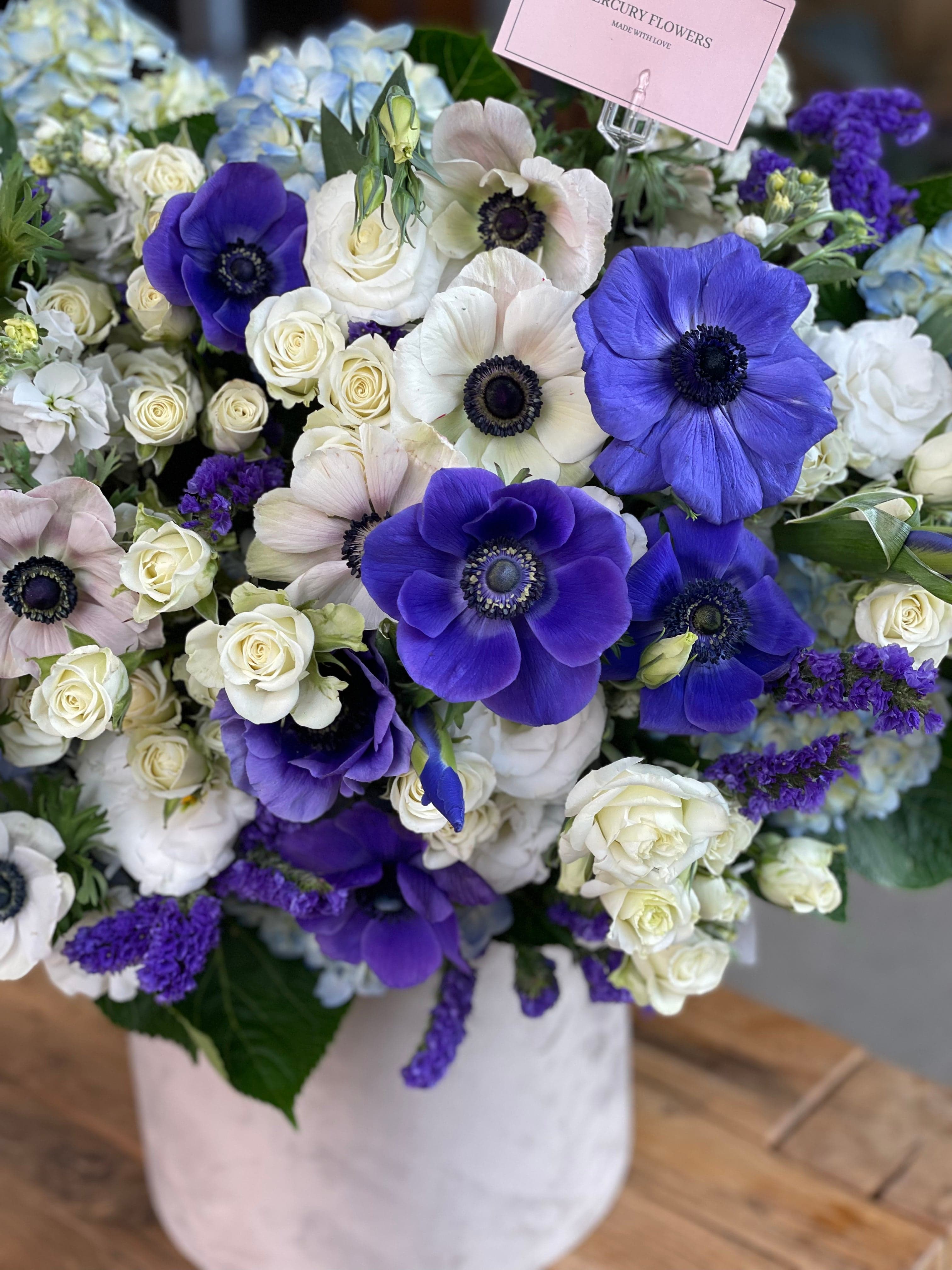 Grand box with anemones